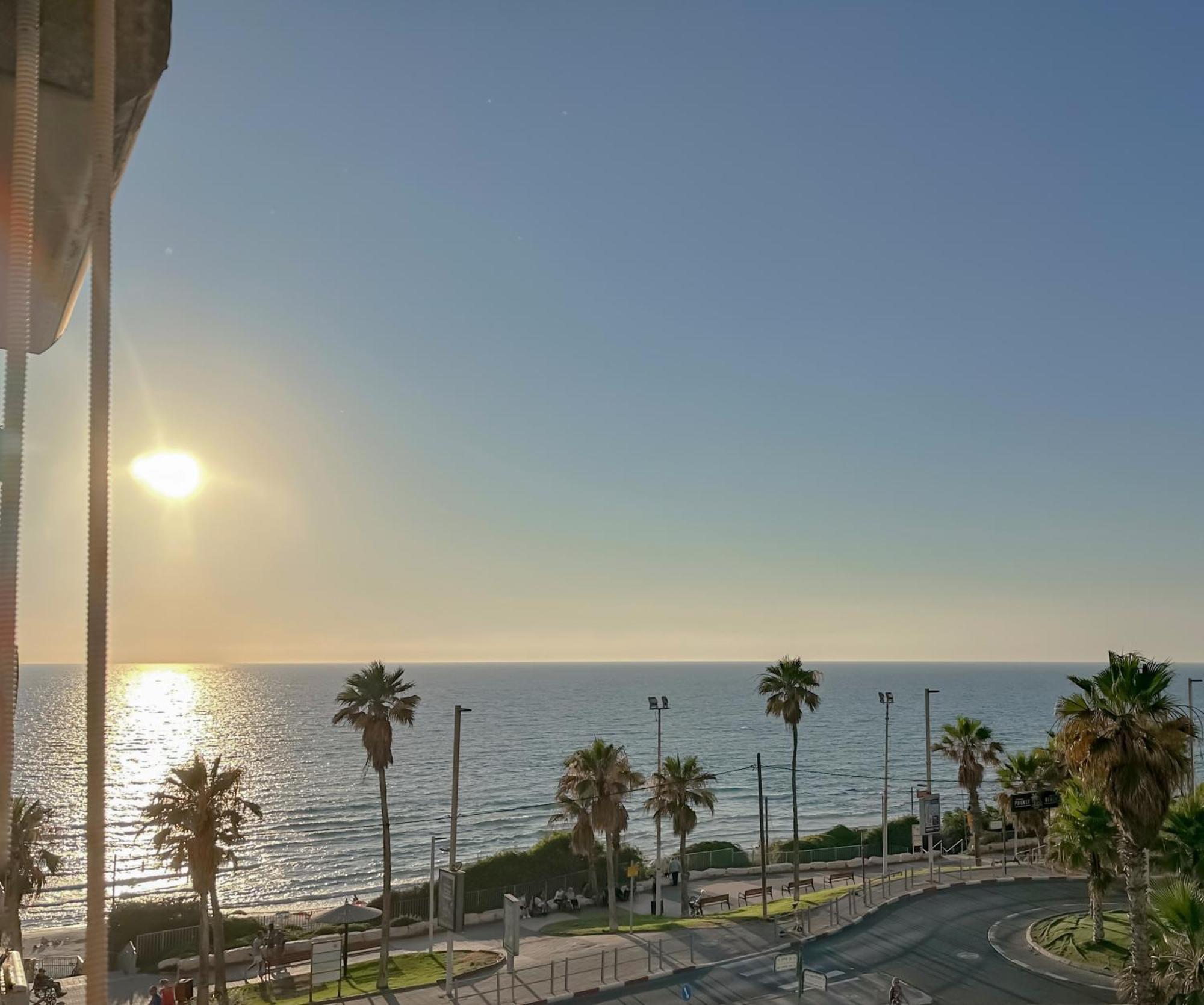 Lovely With Sea View * Bat Yam